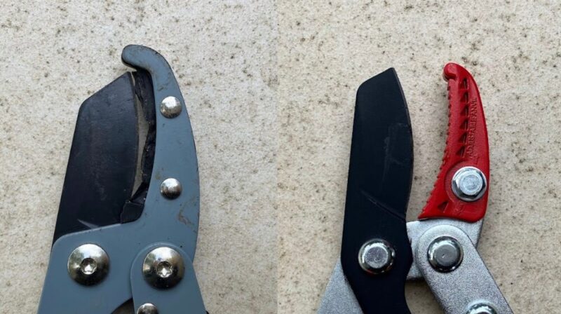 樹脂部分が欠けて壊れた太枝切り鋏と、新しく購入した千吉の太枝切り鋏の比較